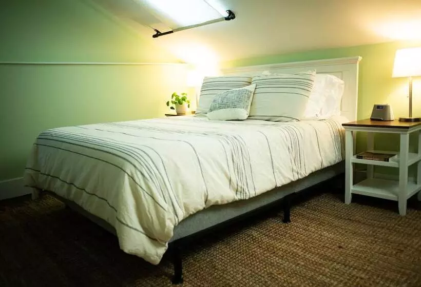 Black Walnut Bed And Breakfast