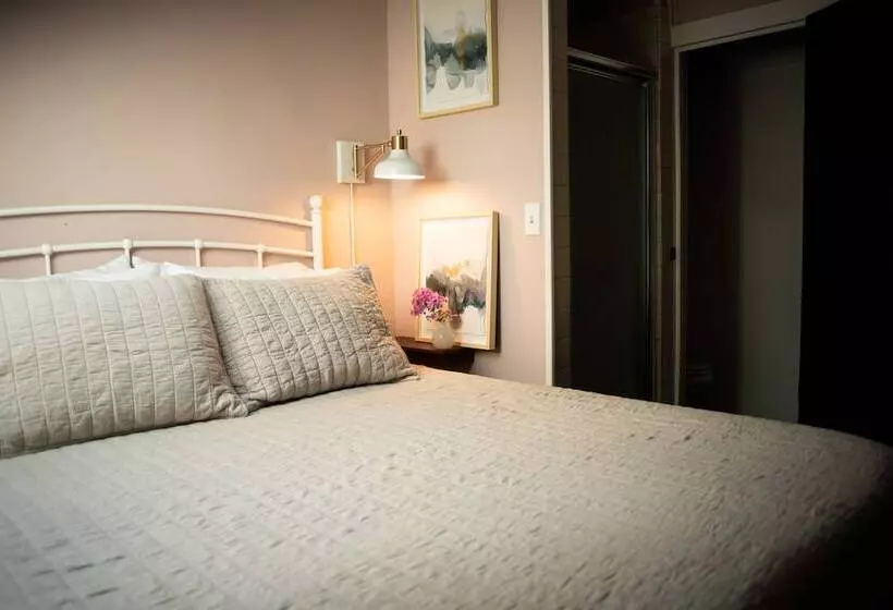 Black Walnut Bed And Breakfast