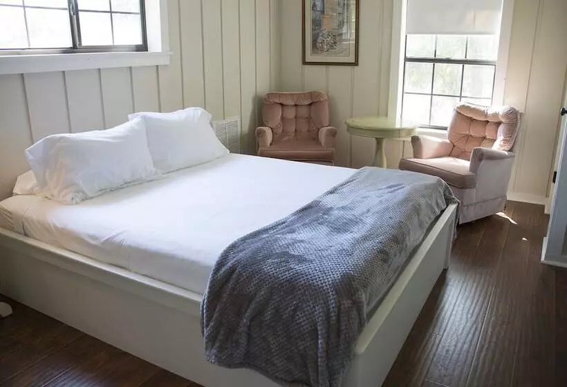 French Camp Bed And Breakfast