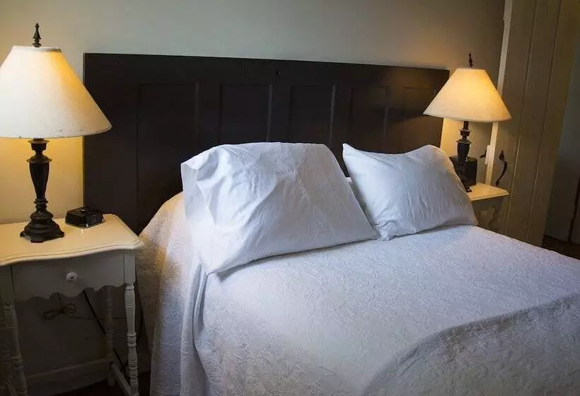 French Camp Bed And Breakfast