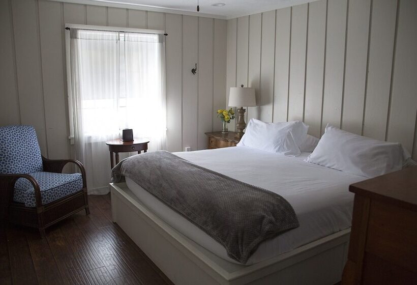 French Camp Bed And Breakfast