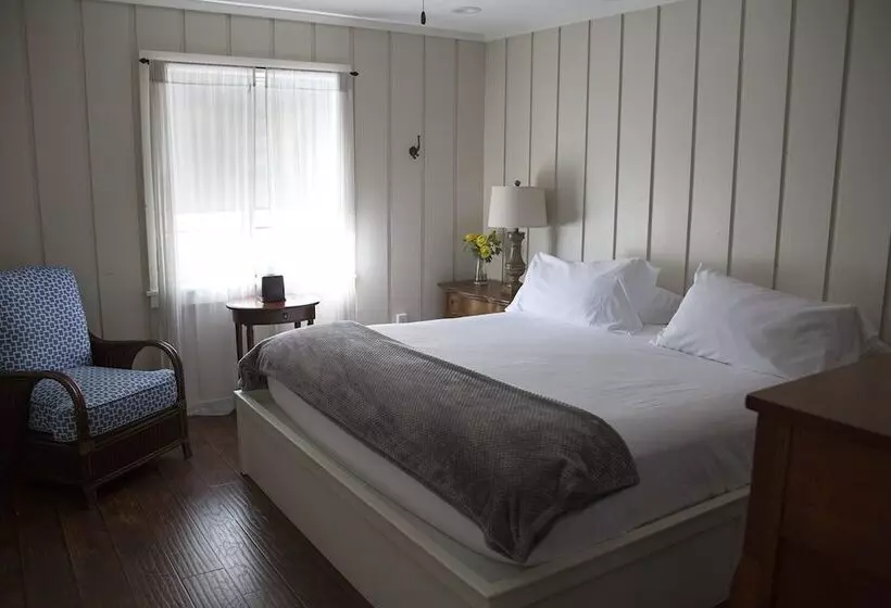 French Camp Bed And Breakfast