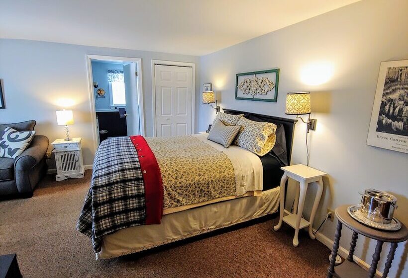 Greenwoods Bed & Breakfast Inn