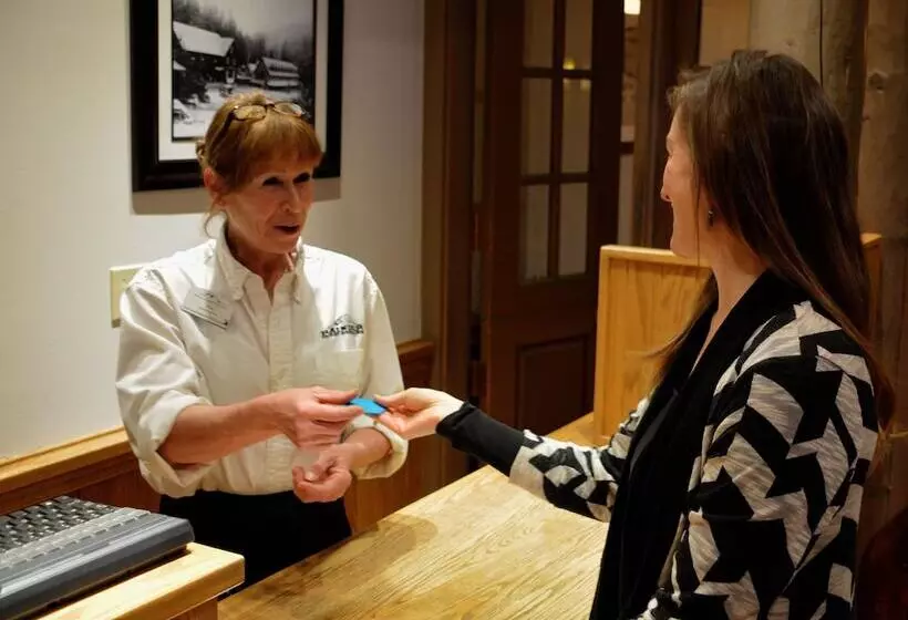 Hotelli National Park Inn