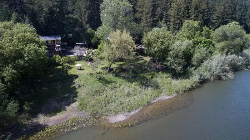 Hotelli River View Garden Resort