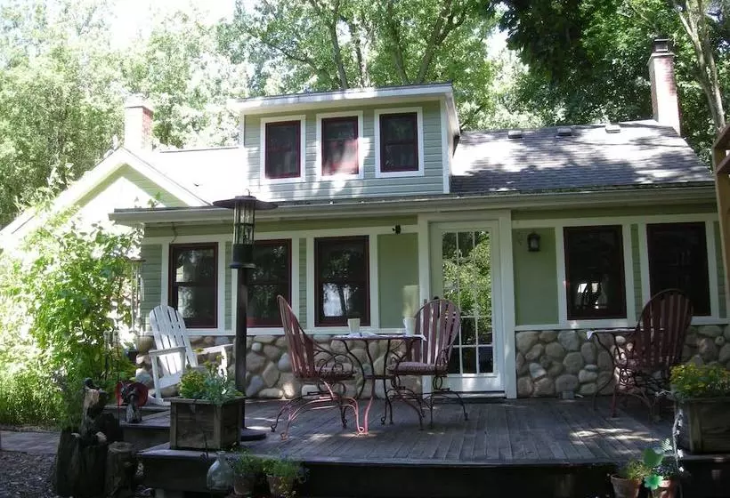 Kettle Moraine Cottage Bed & Breakfast
