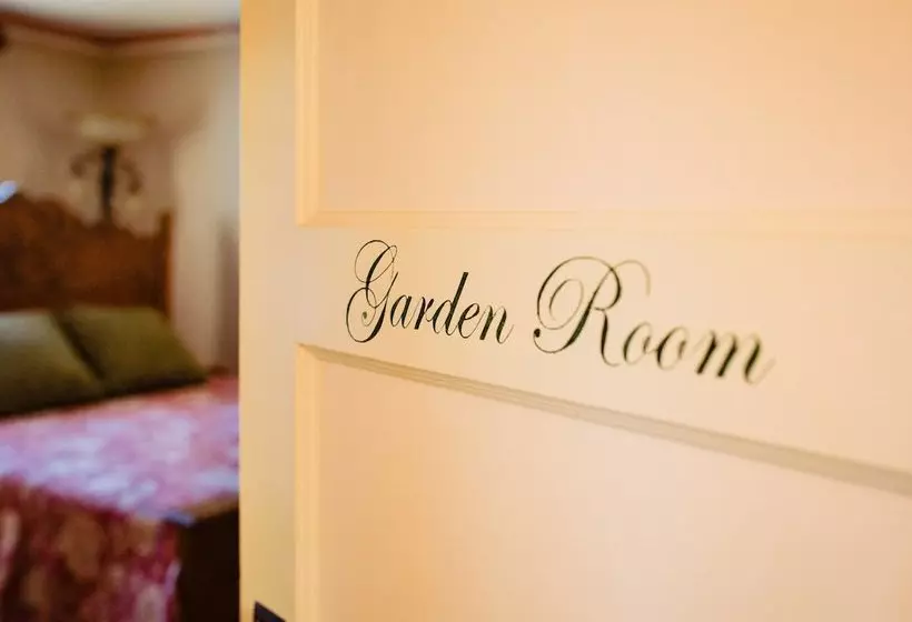 Kettle Moraine Cottage Bed & Breakfast