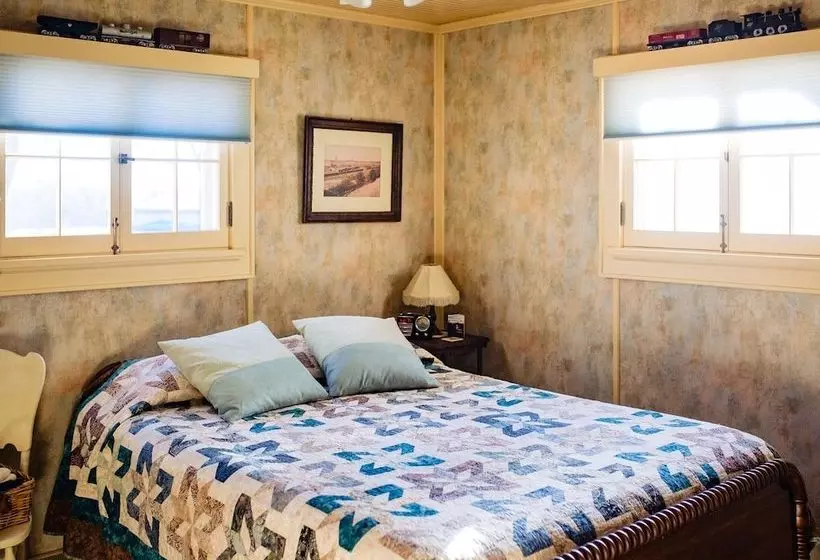 Kettle Moraine Cottage Bed & Breakfast