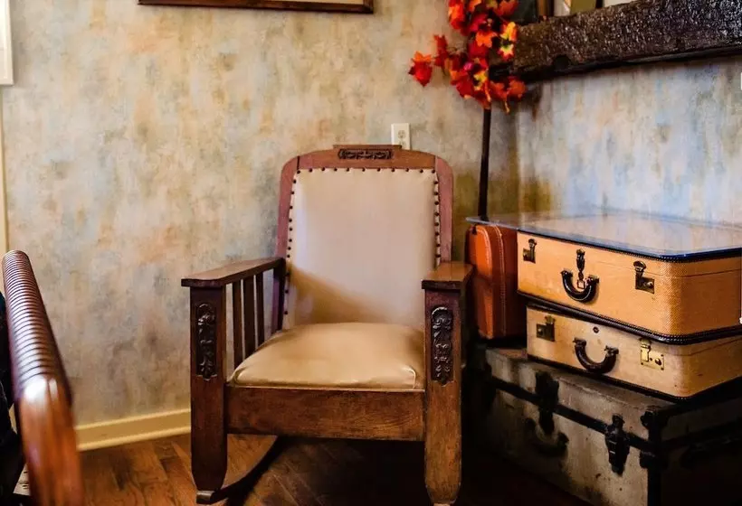 Kettle Moraine Cottage Bed & Breakfast