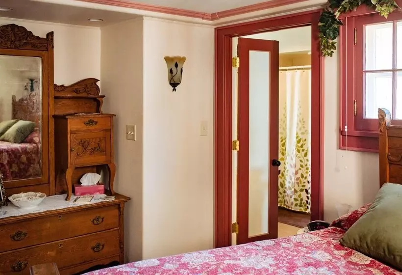 Kettle Moraine Cottage Bed & Breakfast