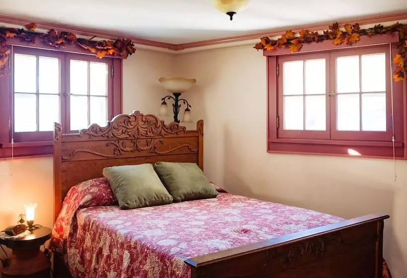 Kettle Moraine Cottage Bed & Breakfast