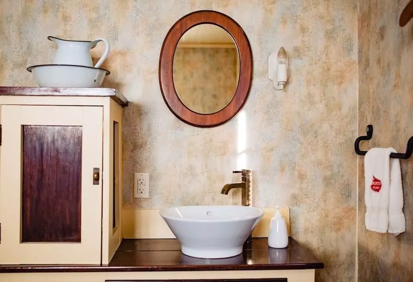 Kettle Moraine Cottage Bed & Breakfast