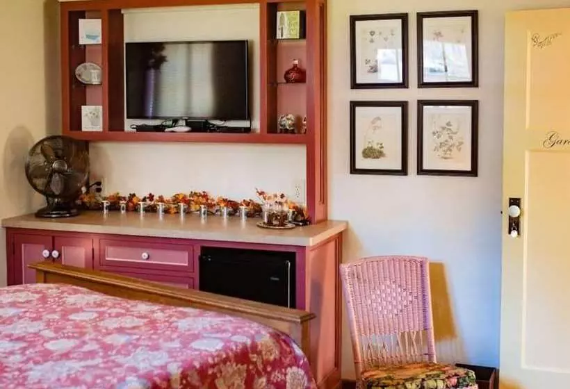 Kettle Moraine Cottage Bed & Breakfast