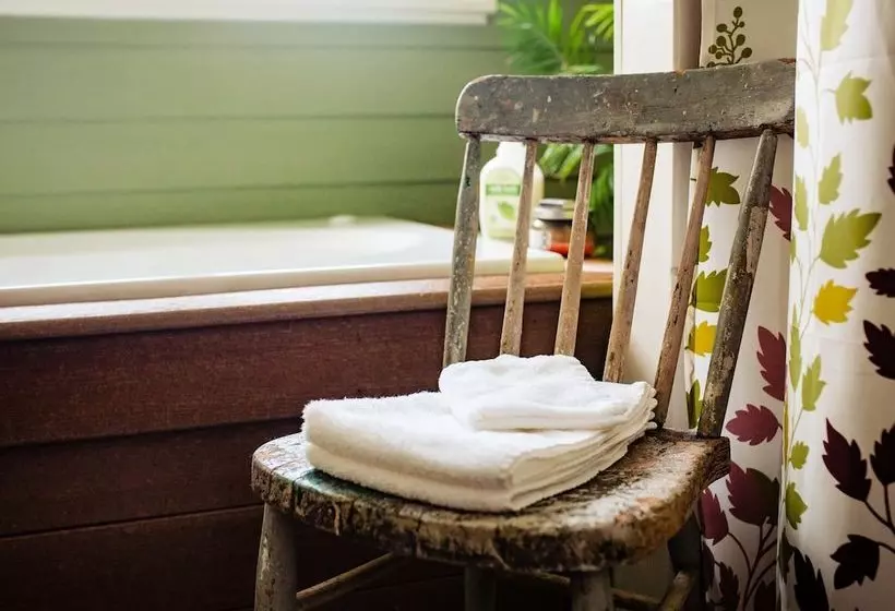 Kettle Moraine Cottage Bed & Breakfast