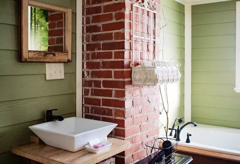 Kettle Moraine Cottage Bed & Breakfast