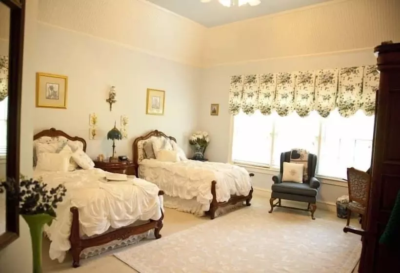 Lillian Farms Bed & Breakfast