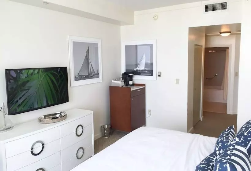 هتل Ocean, Marina & City View Studio + Balcony #1