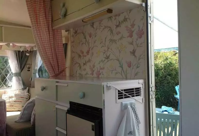 Kitty Unique 60s Caravan Set In Pretty Garden