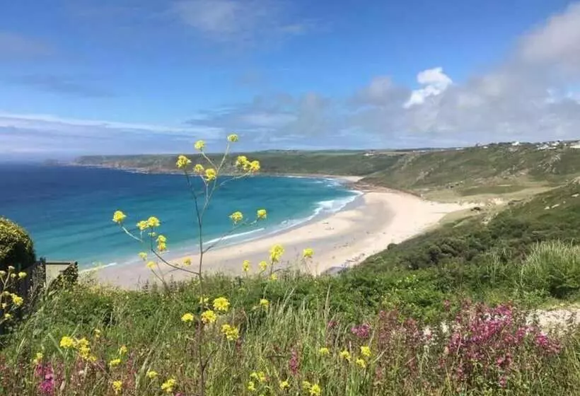 Kitty Unique 60s Caravan Set In Pretty Garden