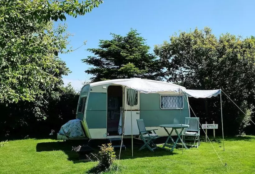 Kitty Unique 60s Caravan Set In Pretty Garden