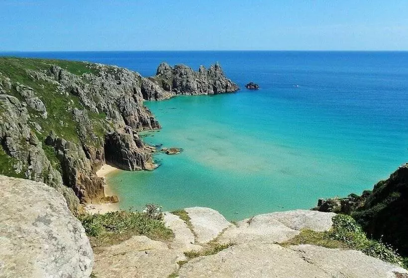 Kitty Unique 60s Caravan Set In Pretty Garden