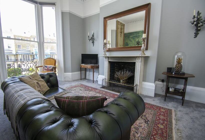 Regency Apartment Sea View By Brighton Holiday Lets