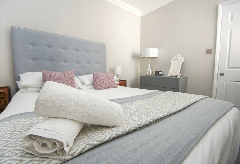 Regency Apartment Sea View By Brighton Holiday Lets