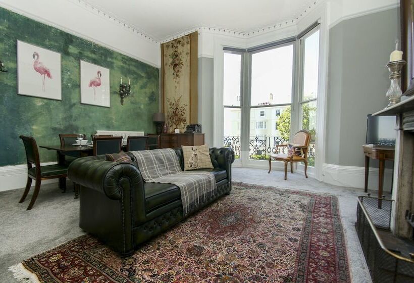 Regency Apartment Sea View By Brighton Holiday Lets