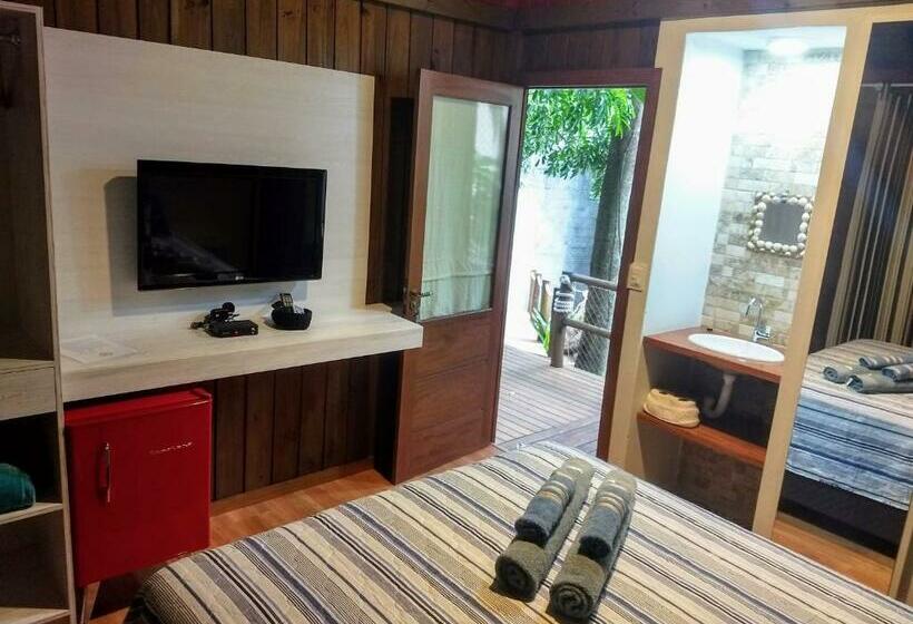 호스텔 Pousada Piratas Do Embaú