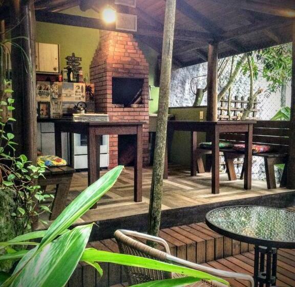 호스텔 Pousada Piratas Do Embaú