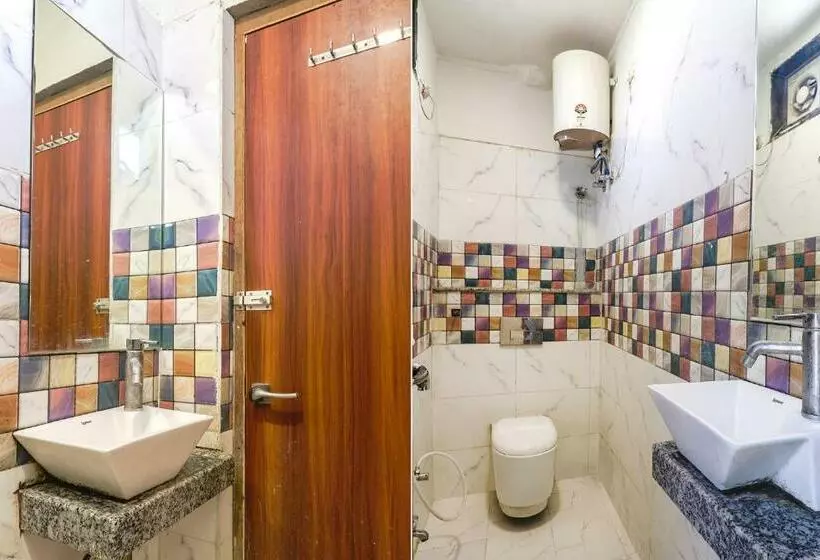 Fabhotel Royal Aanandam