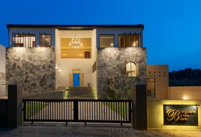 Отель Bungalow By The Beach