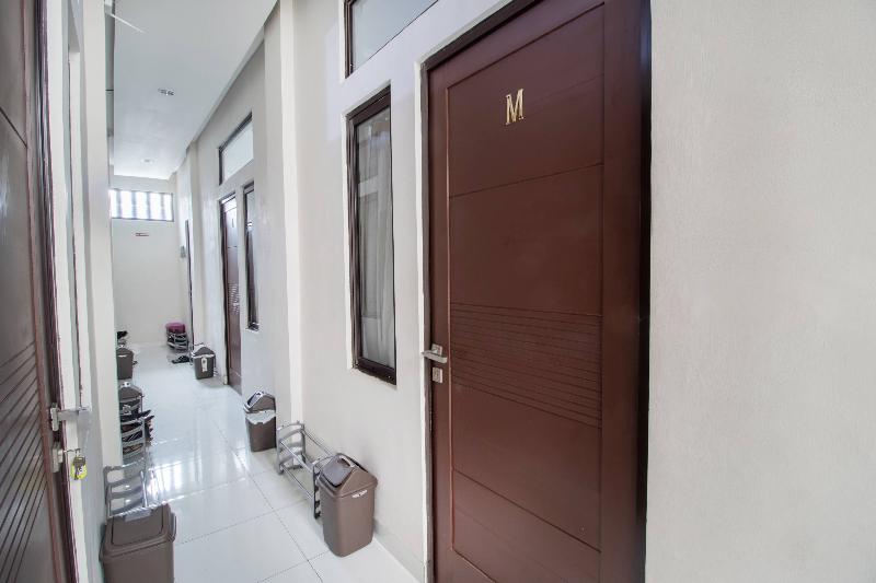 בית מלון כפרי Oyo 3253 Sofia Residence Syariah