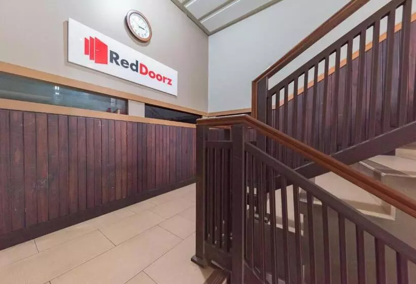 ホテル Reddoorz Syariah Near Politeknik Negeri Bandung Campus