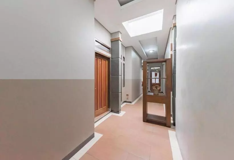 ホテル Reddoorz Syariah Near Politeknik Negeri Bandung Campus