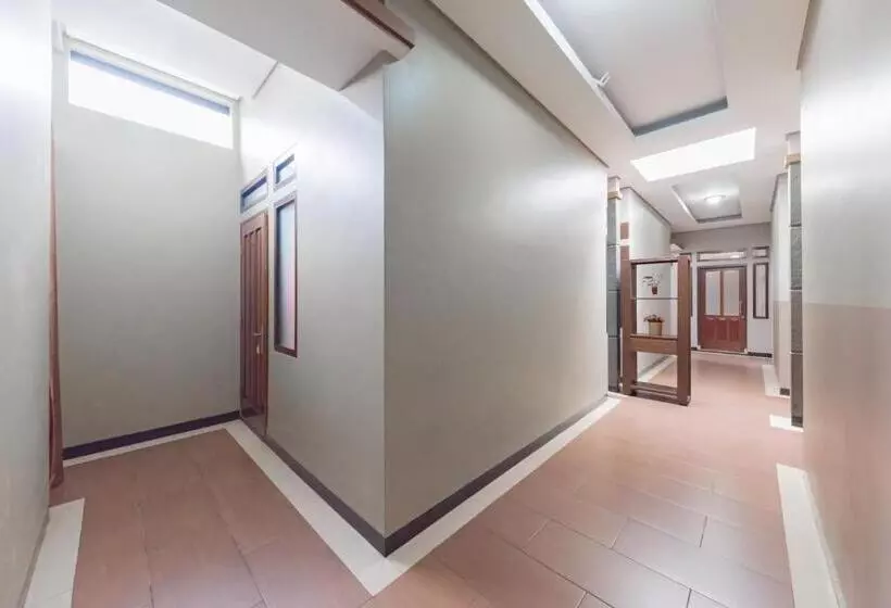 ホテル Reddoorz Syariah Near Politeknik Negeri Bandung Campus