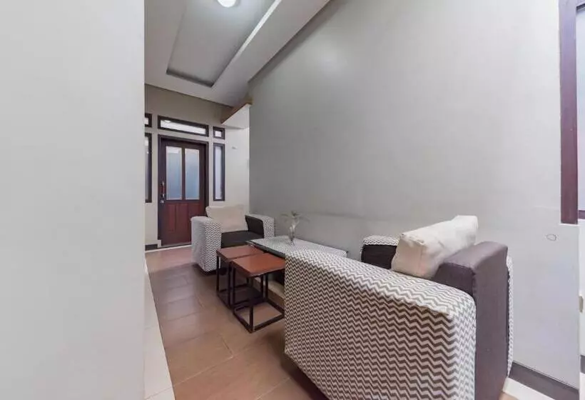 ホテル Reddoorz Syariah Near Politeknik Negeri Bandung Campus