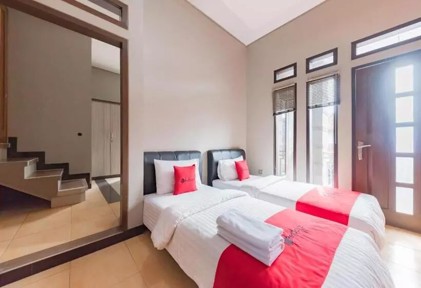 ホテル Reddoorz Syariah Near Politeknik Negeri Bandung Campus