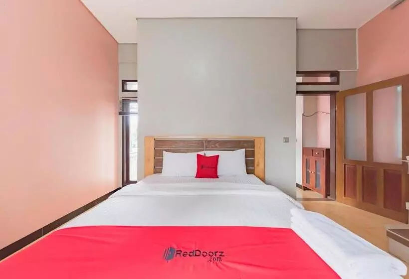 ホテル Reddoorz Syariah Near Politeknik Negeri Bandung Campus