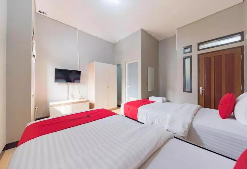 ホテル Reddoorz Syariah Near Politeknik Negeri Bandung Campus