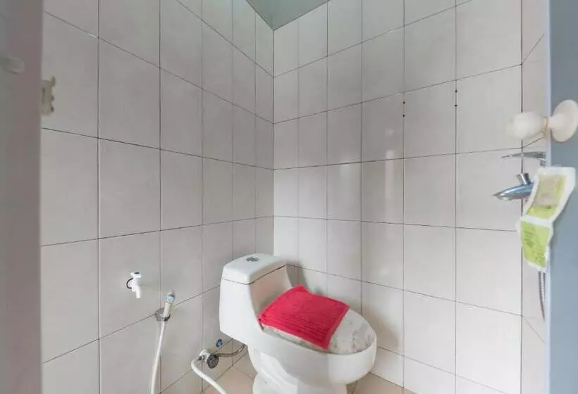 ホテル Reddoorz Syariah Near Politeknik Negeri Bandung Campus