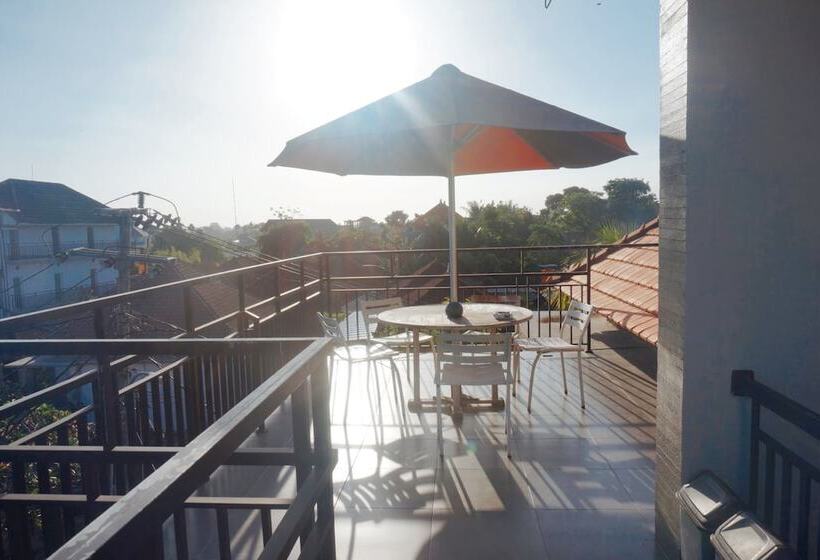 פנסיון Double A House