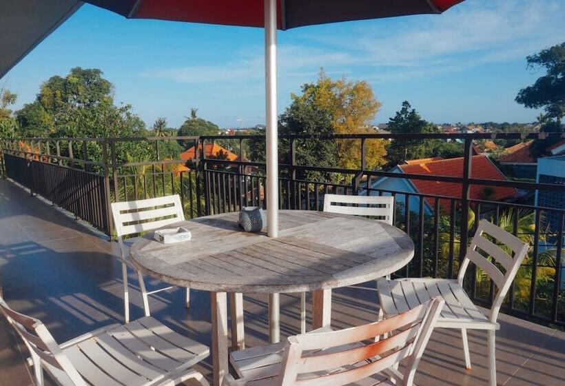 פנסיון Double A House