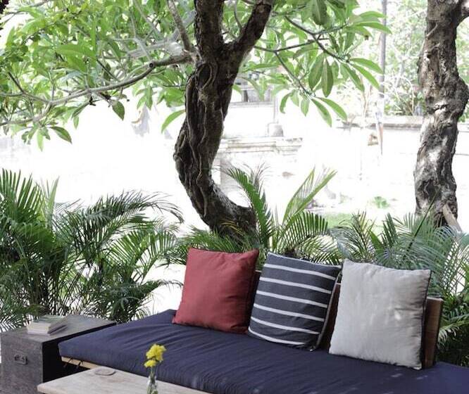 פנסיון Double A House