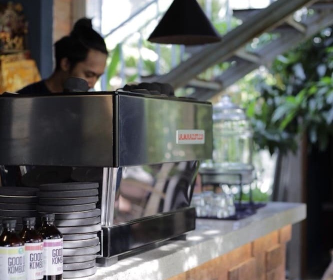 פנסיון Double A House