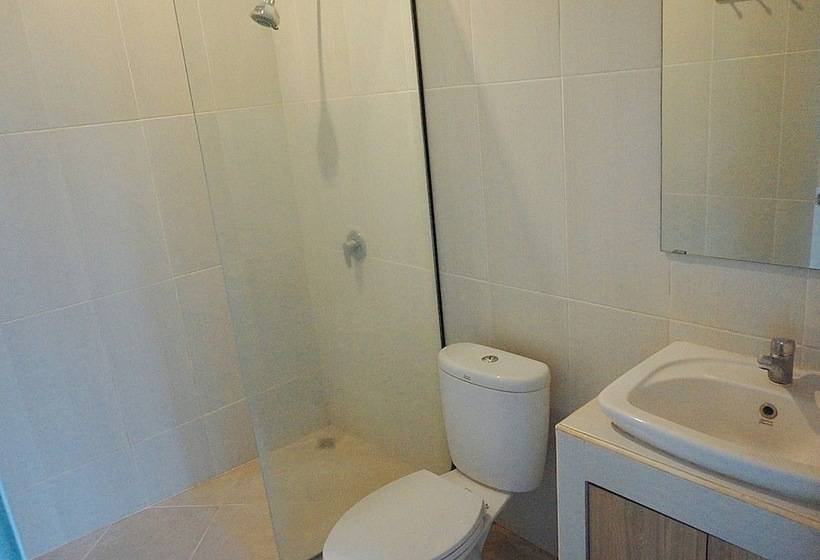 פנסיון Double A House