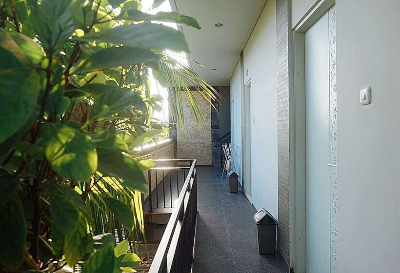 פנסיון Double A House