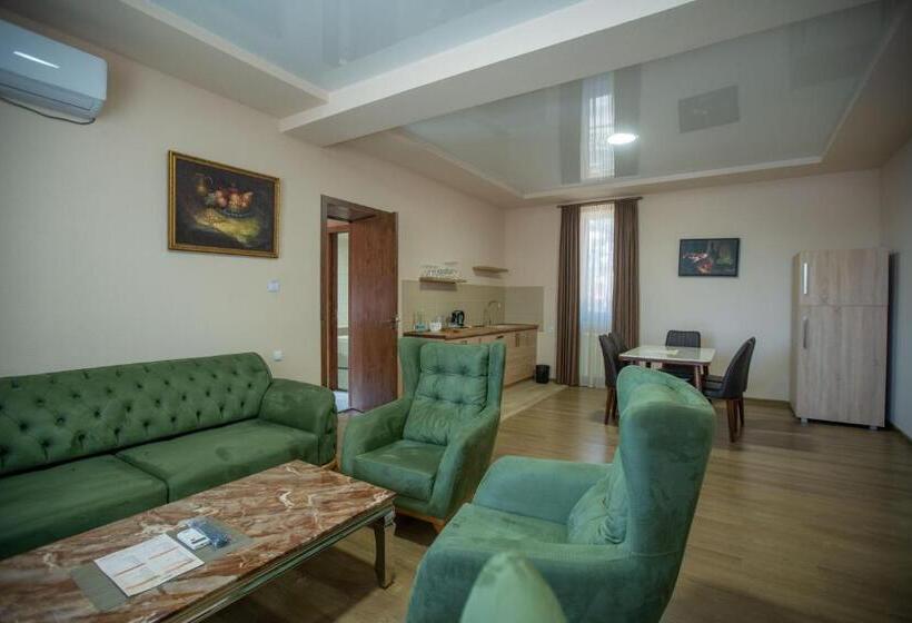 Zuzumbo Resort & Spa