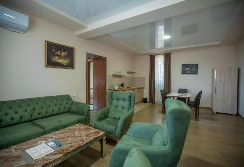 Zuzumbo Resort & Spa