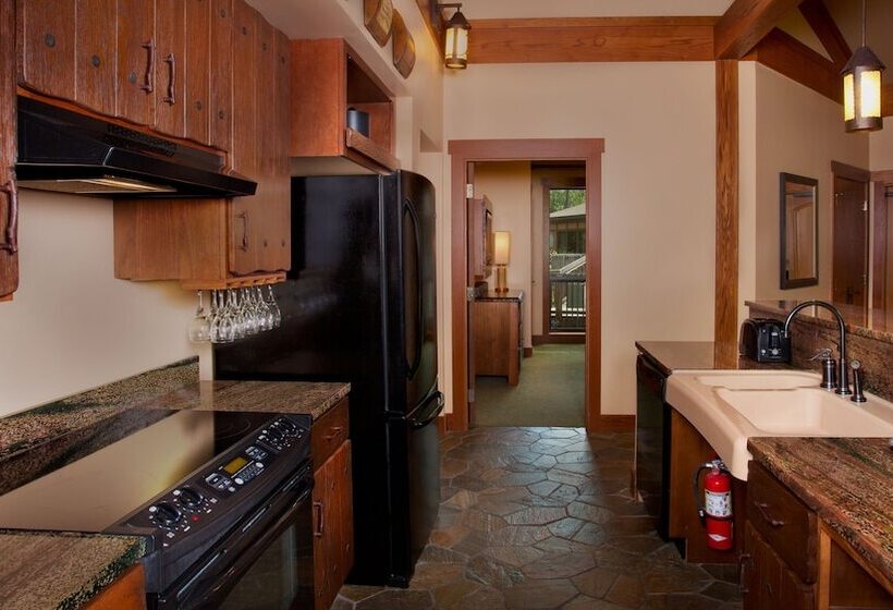 Disney's Saratoga Springs Resort & Spa